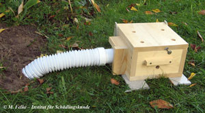 Abb. 3: Der Maulwurf (Talpa europaea) kann mit einer solchen, tierschutzgerechten Lebendfalle gefangen werden, wenn eine entsprechende Ausnahmegenehmigung vorliegt